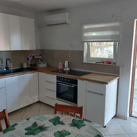 Bare Apartman Gornji Karin